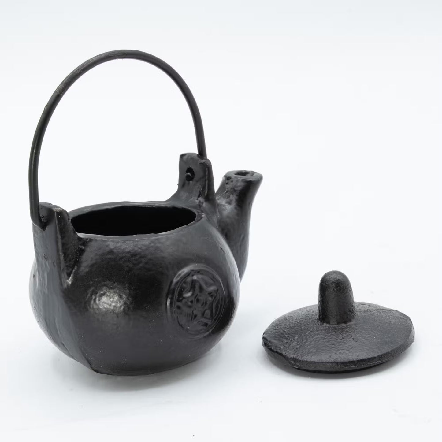 1x Small Cast Iron Ritual Pot with Pentagon 8x8x10cm